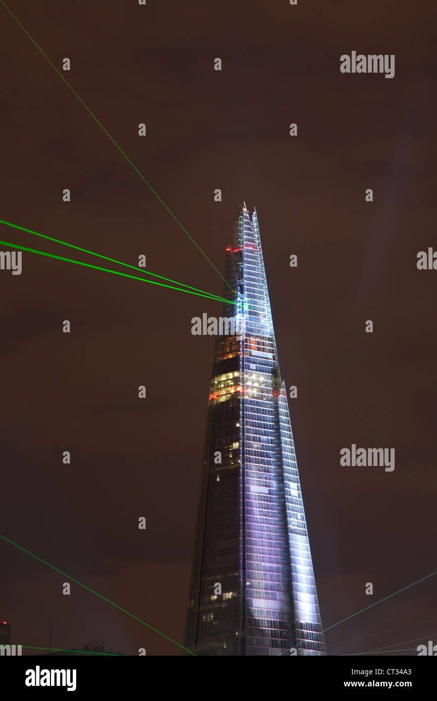 Cerimonia di apertura e la luce laser show all'Shard Building a Londra Foto Stock