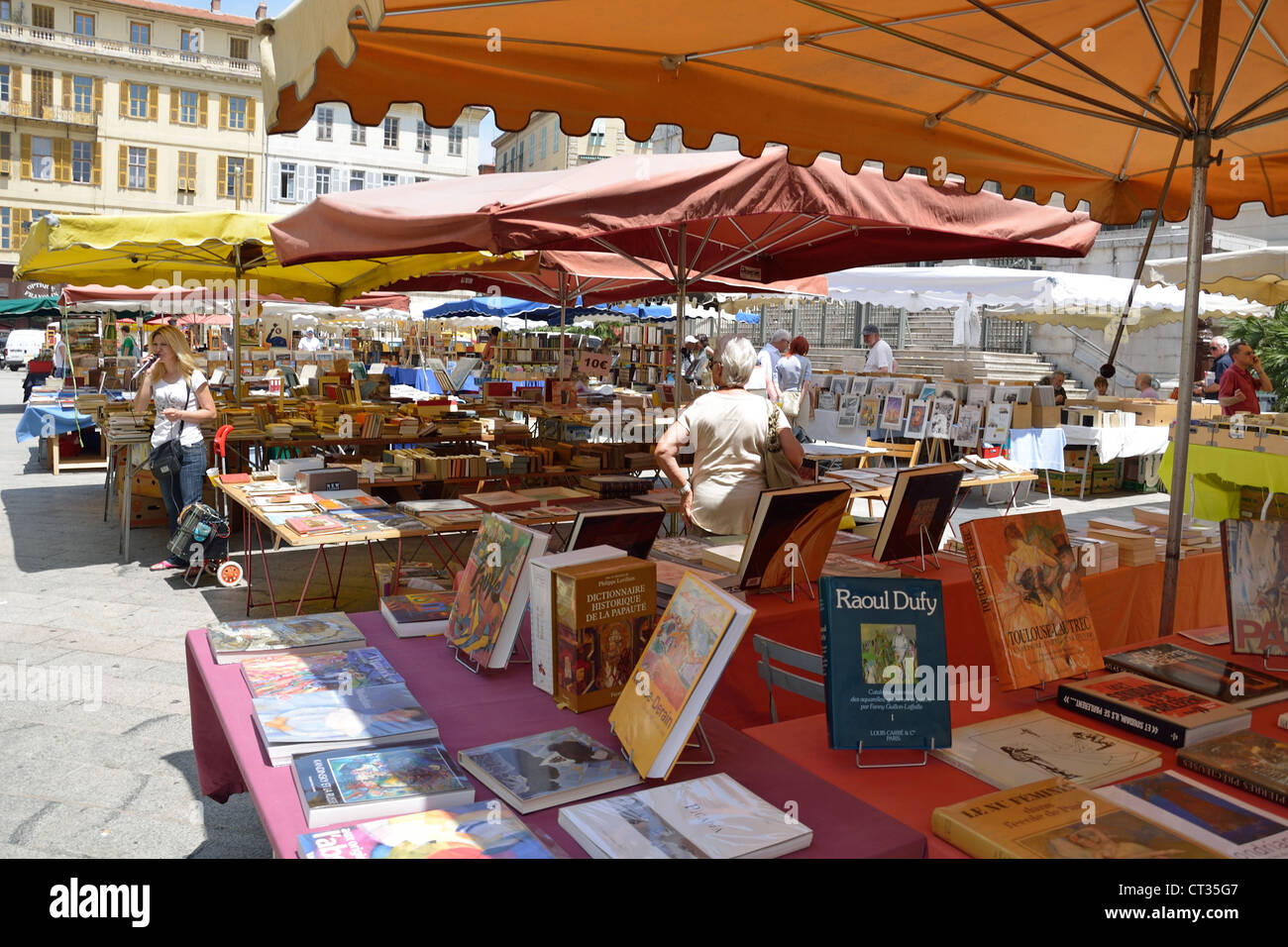 Libro antico mercato di Place du Palais, Vieux Nice, Nice, Côte d'Azur, Alpes-Maritimes, Provence-Alpes-Côte d'Azur, in Francia Foto Stock