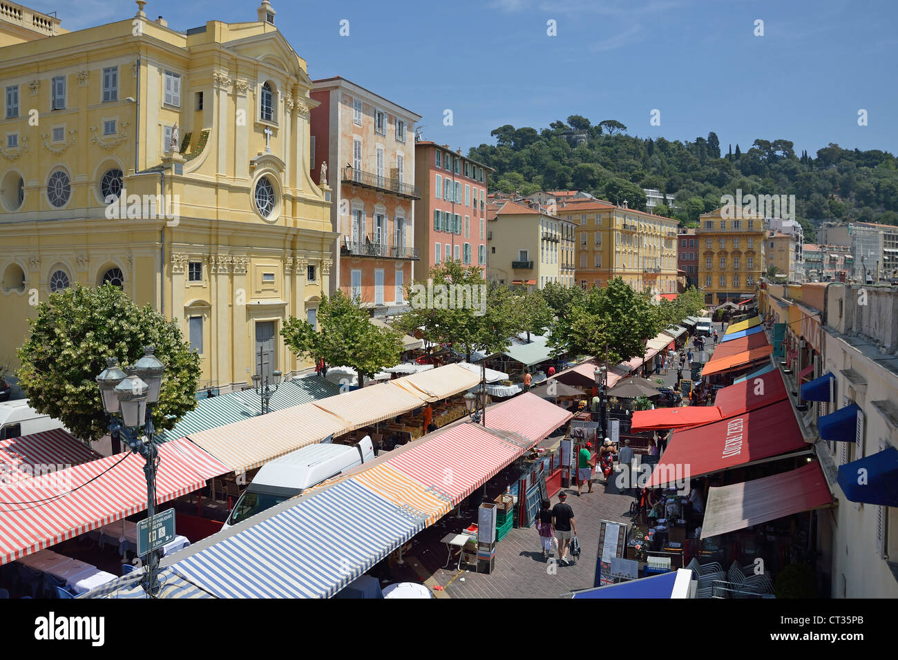 Il mercato dei fiori di Cours Saleya, Old Town (Vieux Nice), Nizza Côte d'Azur, Alpes-Maritimes, Provence-Alpes-Côte d'Azur, in Francia Foto Stock