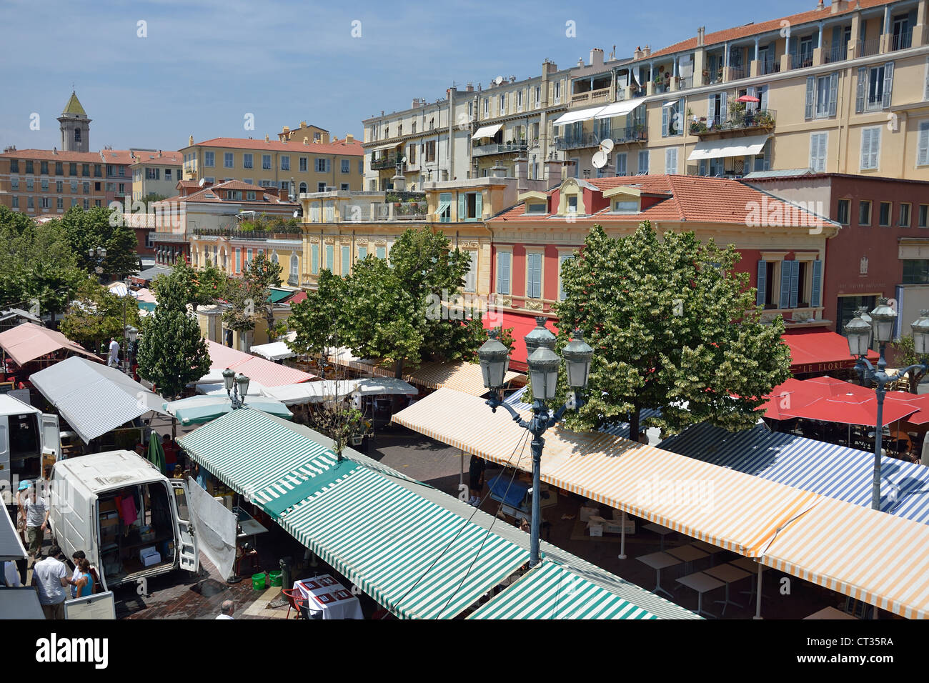 Il mercato dei fiori di Cours Saleya, Old Town (Vieux Nice), Nizza Côte d'Azur, Alpes-Maritimes, Provence-Alpes-Côte d'Azur, in Francia Foto Stock
