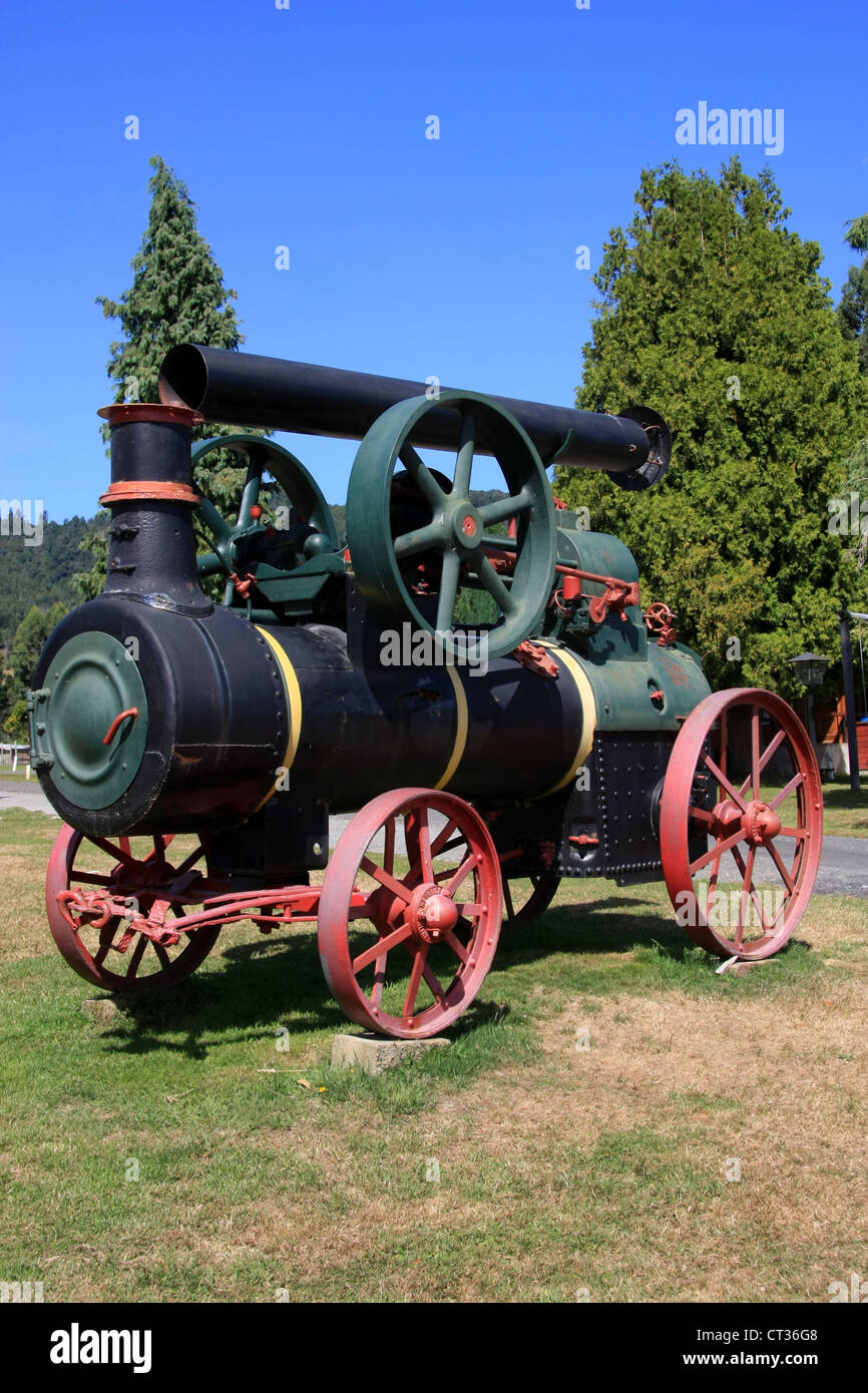 Heinrich vecchio trattore a vapore in una fattoria a nord-est di Puerto Montt, Cile Foto Stock