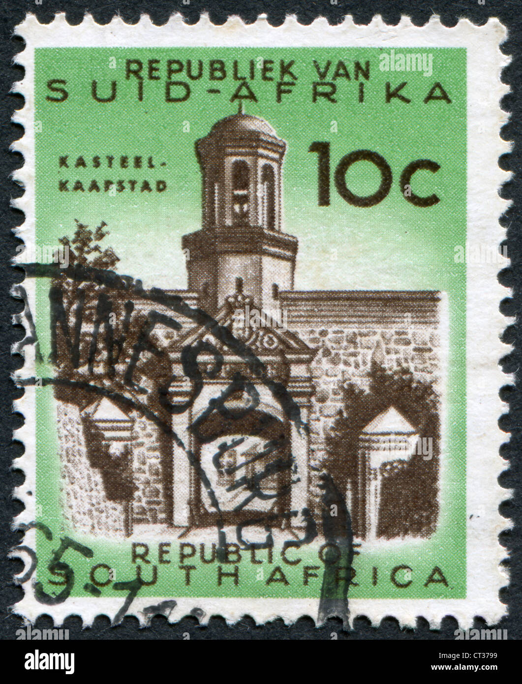 Un timbro stampato in Sud Africa, illustra la porta d ingresso, Castello di Buona Speranza (Kasteel De Goede Hoop), circa 1961 Foto Stock