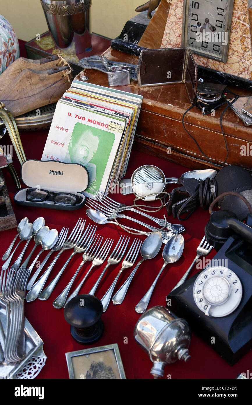 Feira da Ladra, ladri fuggire dal mercato, Lisbona, Portogallo Foto Stock