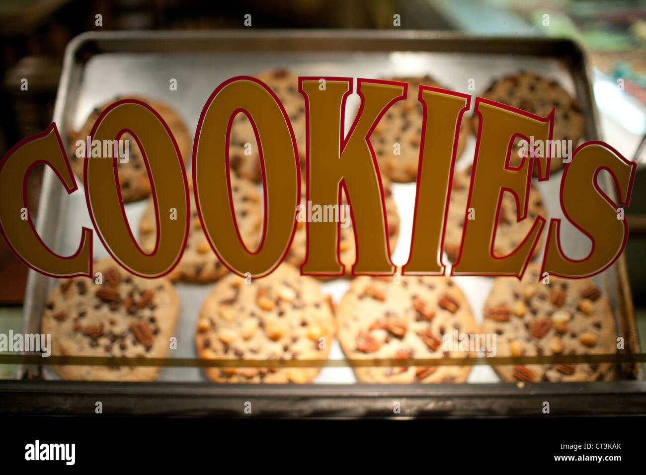 I cookie vetrina Cartello con i cookies in background Foto Stock