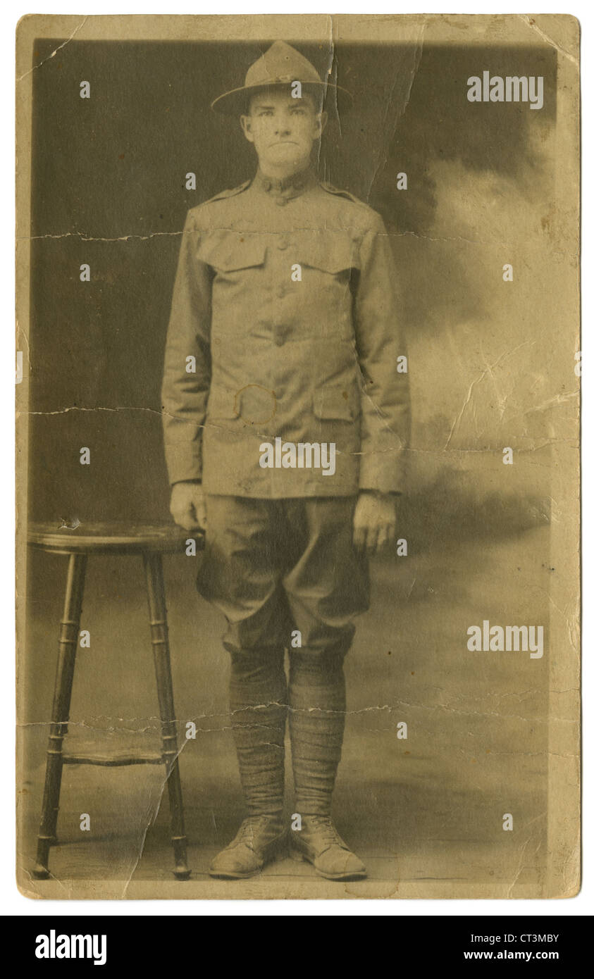 1918 real photo Cartolina, guerra mondiale un soldato Merton Pietra, figlio di Lyman T Pietra, fratello di Herbert pietra L. Foto Stock