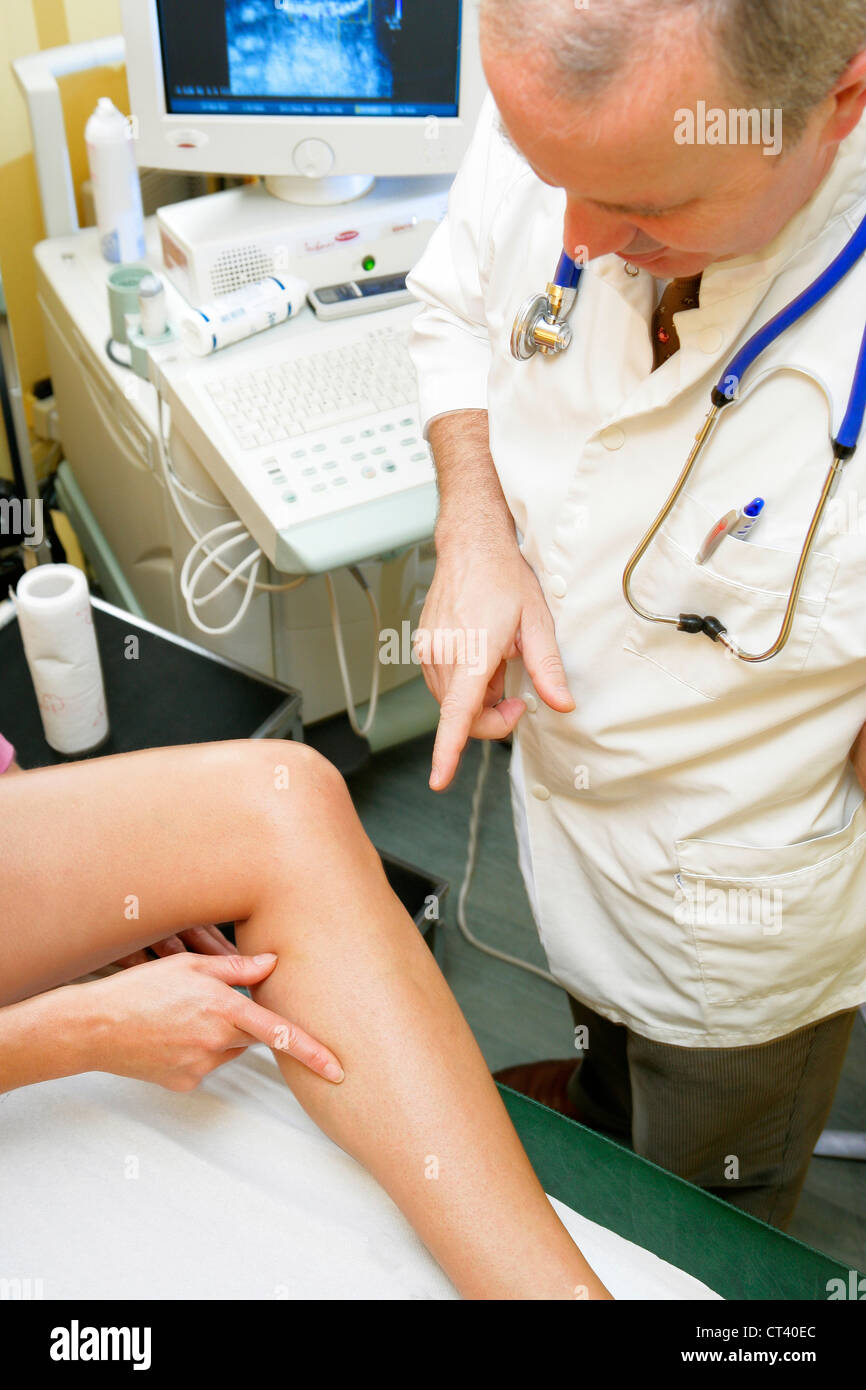 Gamba, la sintomatologia IN UNA DONNA Foto Stock