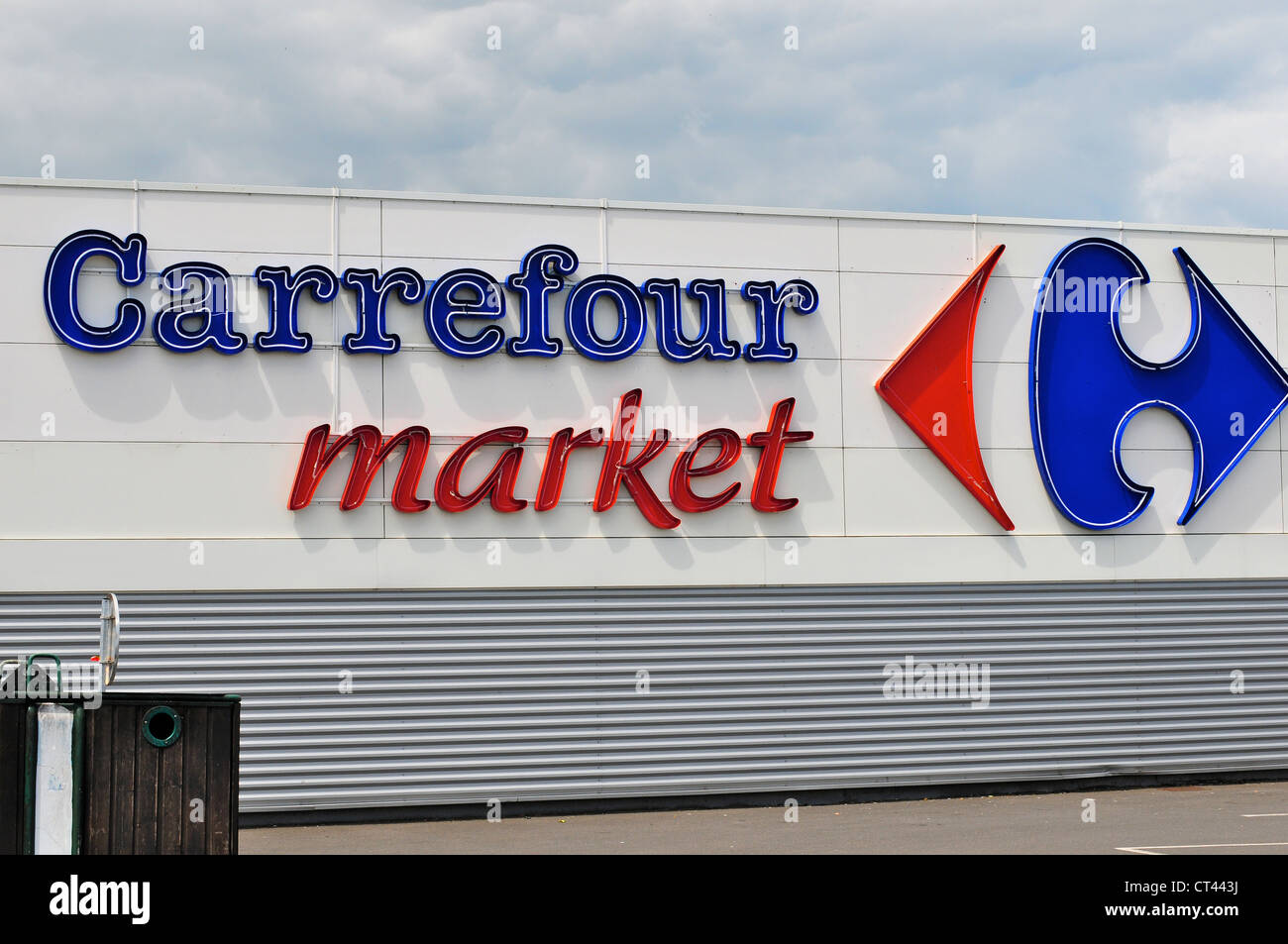 Segno per il supermercato francese "Carrefour" Foto Stock