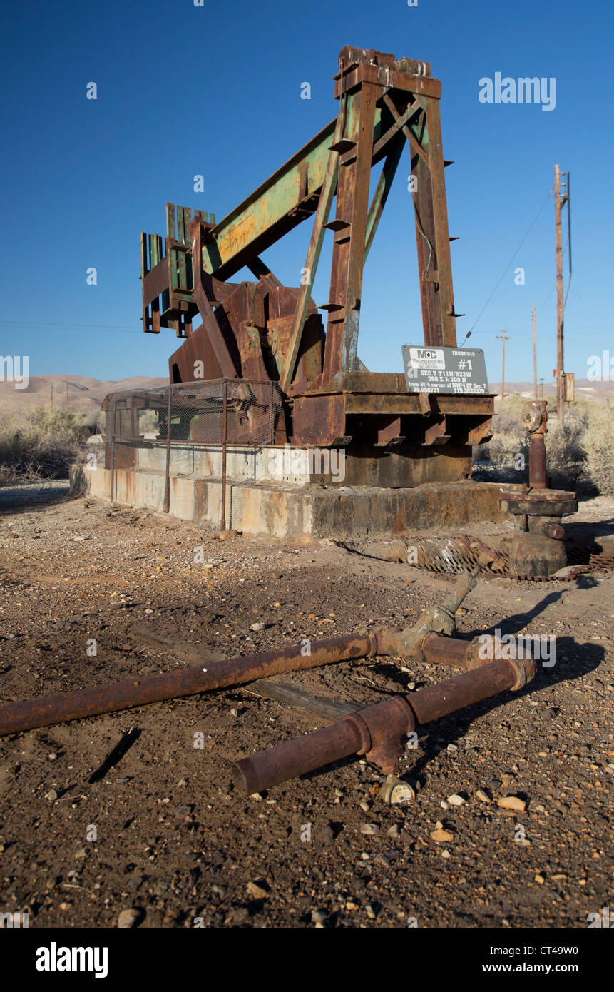 Maricopa, California - Un abbandonato il pozzo di petrolio nel settore del petrolio e del gas nel sud della San Joaquin Valley. Foto Stock