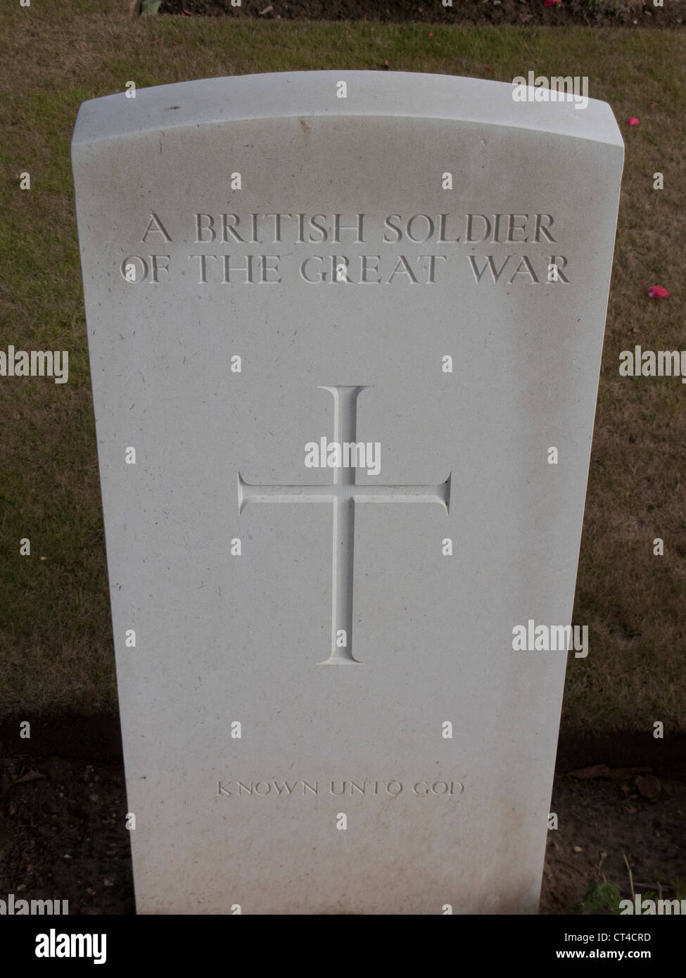 Monumento di pietra di un soldato britannico della Grande Guerra Foto Stock