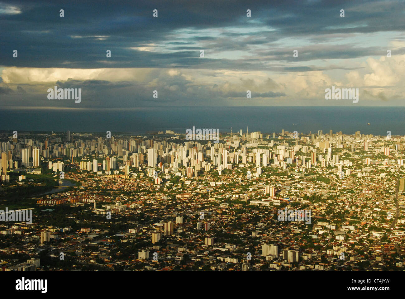 Il Brasile, Pernambuco, Recife, paesaggio urbano dall'aereo Foto Stock
