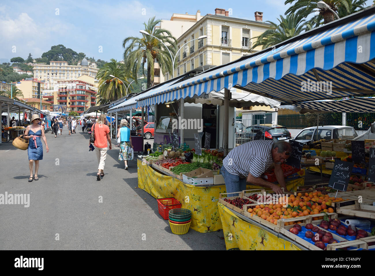 Street market alimentare, Avenue de Verdon, Menton, Côte d'Azur, Alpes-Maritimes, Provence-Alpes-Côte d'Azur, in Francia Foto Stock