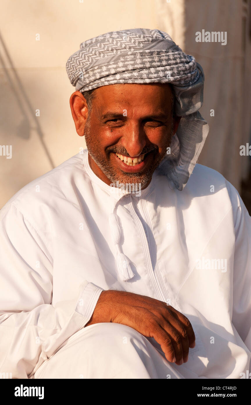 Elk207-1499v Oman, Muscat Muscat Festival, Accampamento Beduino, ritratto dell'uomo Foto Stock