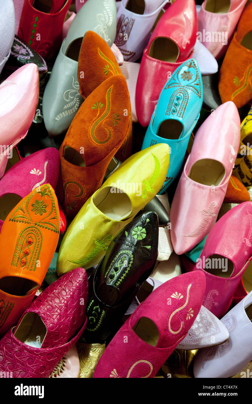 Pantofole marocchine in vendita souvenir immagini e fotografie stock ad  alta risoluzione - Alamy