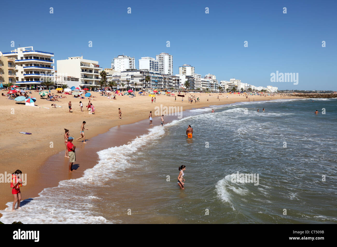 La spiaggia di Quarteira, Algarve Portogallo Foto Stock