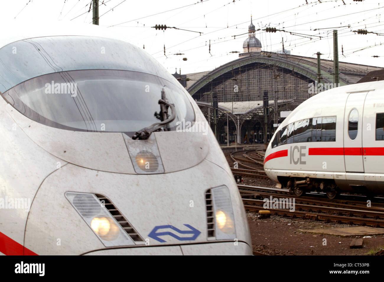 Koeln, ghiaccio all'entrata e uscita dalla stazione ferroviaria principale Foto Stock