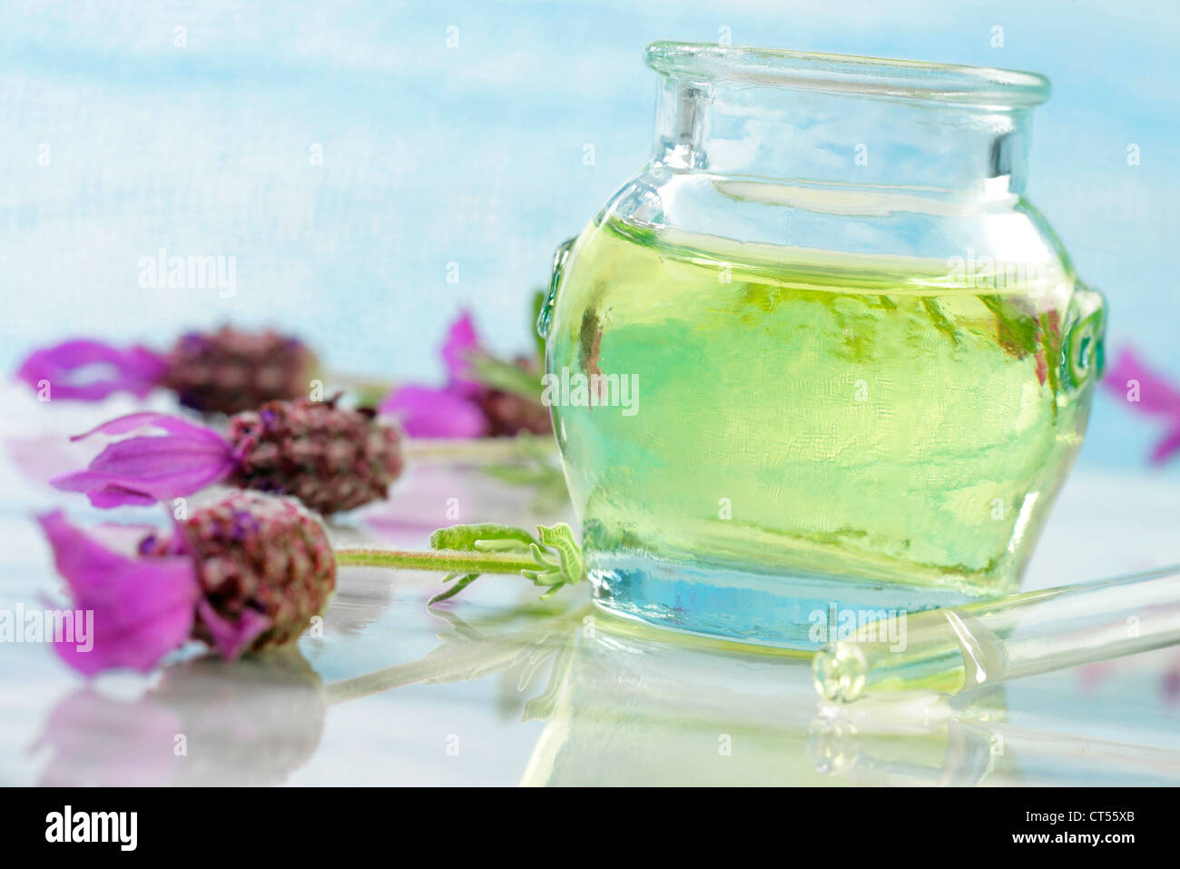 OLIO ESSENZIALE Foto Stock