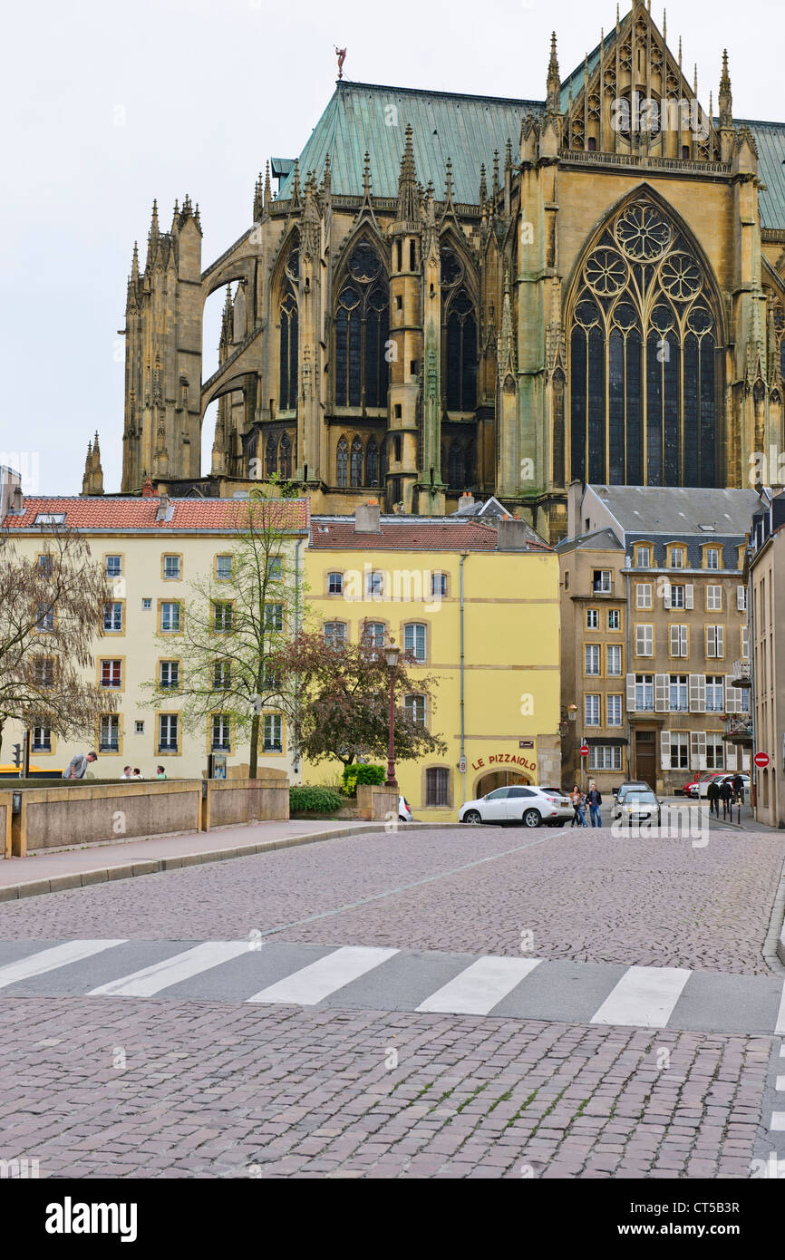 La città dispone di notevoli edifici come la gotica Cattedrale Saint-Stephen,la Basilica di Saint-Pierre-aux-Nonnains,Metz Foto Stock