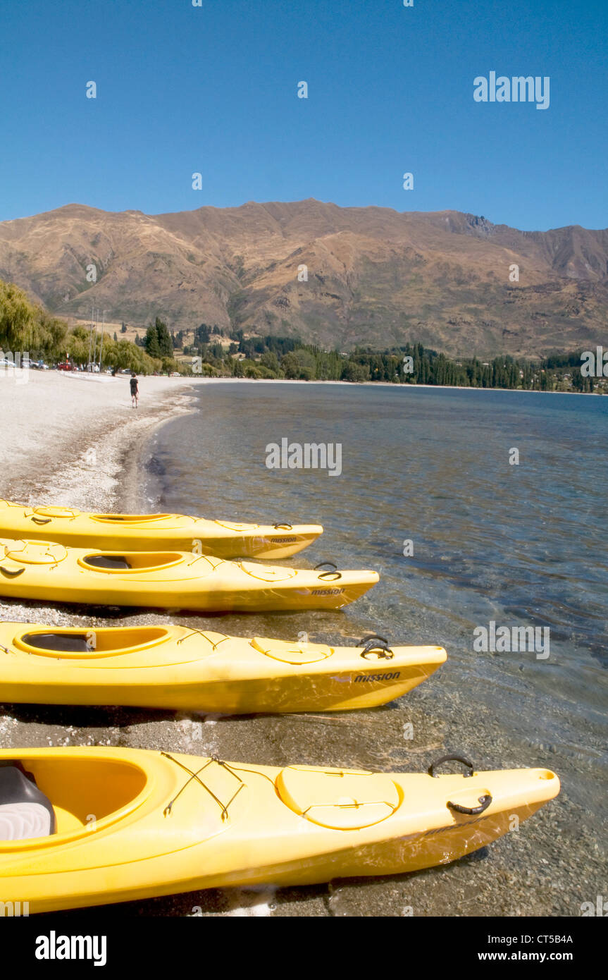 Scena tranquilla sulle rive del Lago Wanaka, Nuova Zelanda Foto Stock