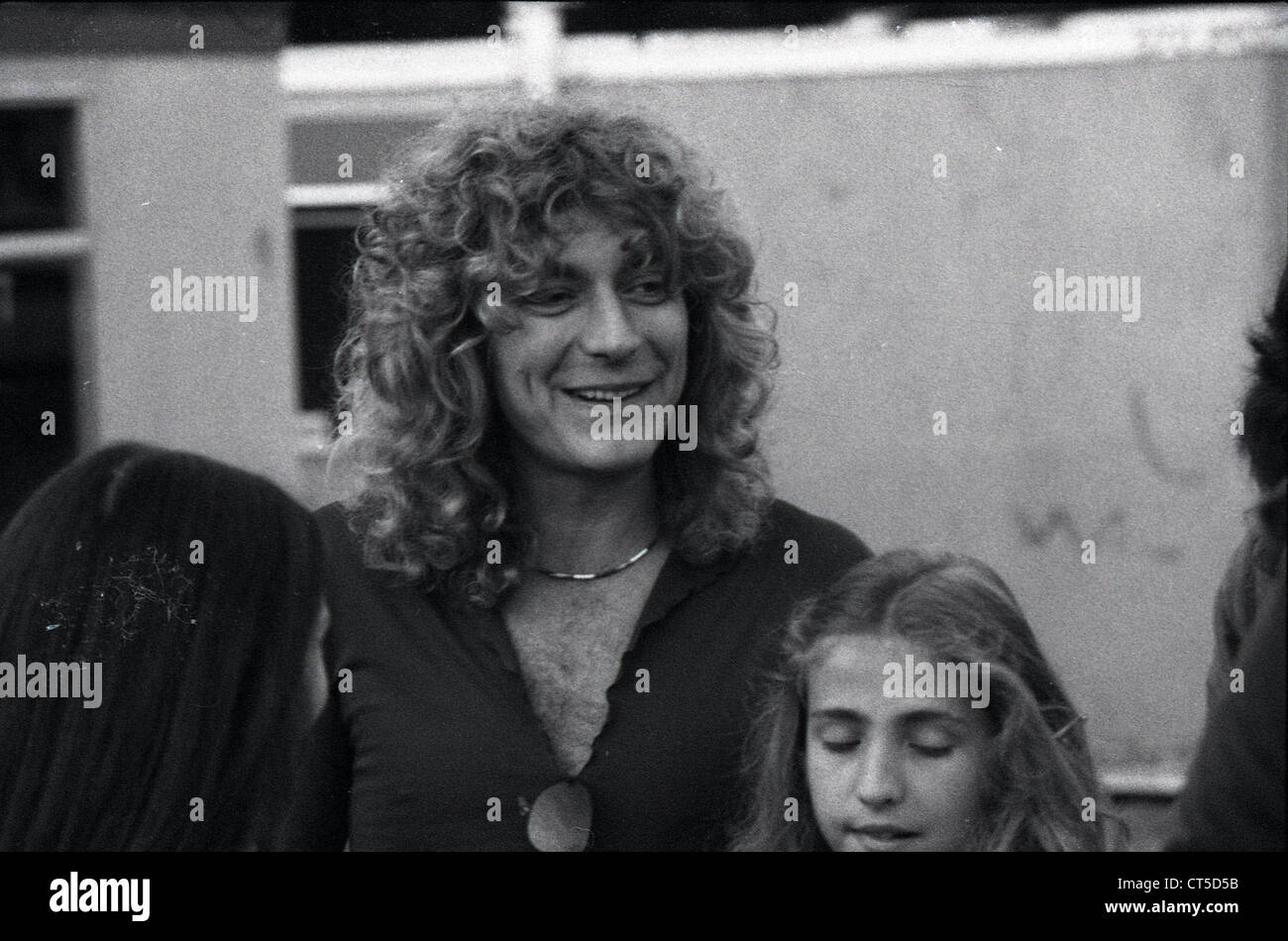 009481 - Robert Plant con sua figlia Carmen dietro le quinte Knebworth Festival nel mese di agosto 1979 Foto Stock