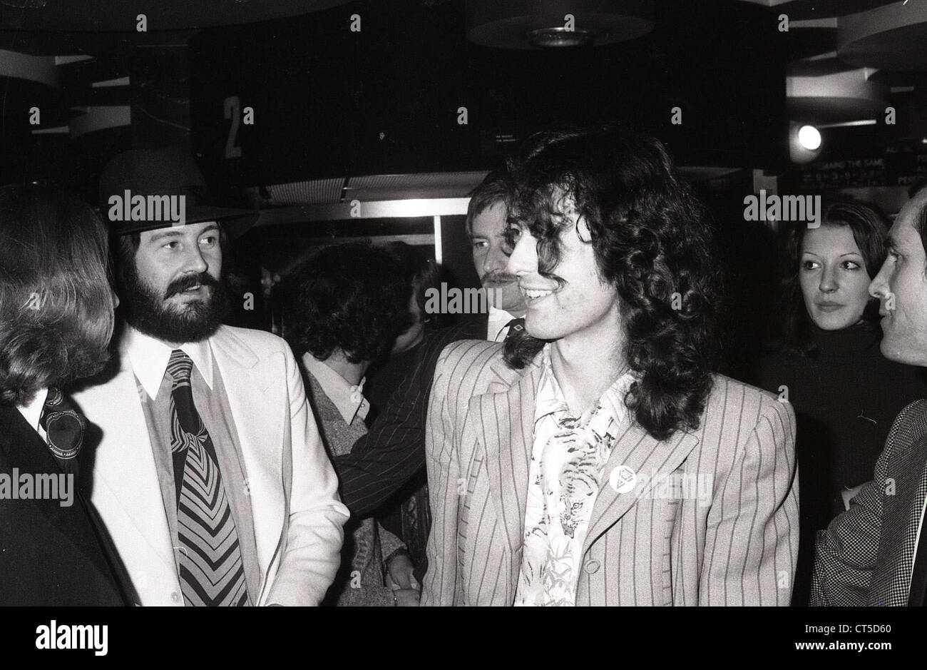 009535 - Led Zeppelin presso la UK Premiere della canzone rimane la stessa di Warner West End Cinema, a Londra il 4 novembre 1976 Foto Stock