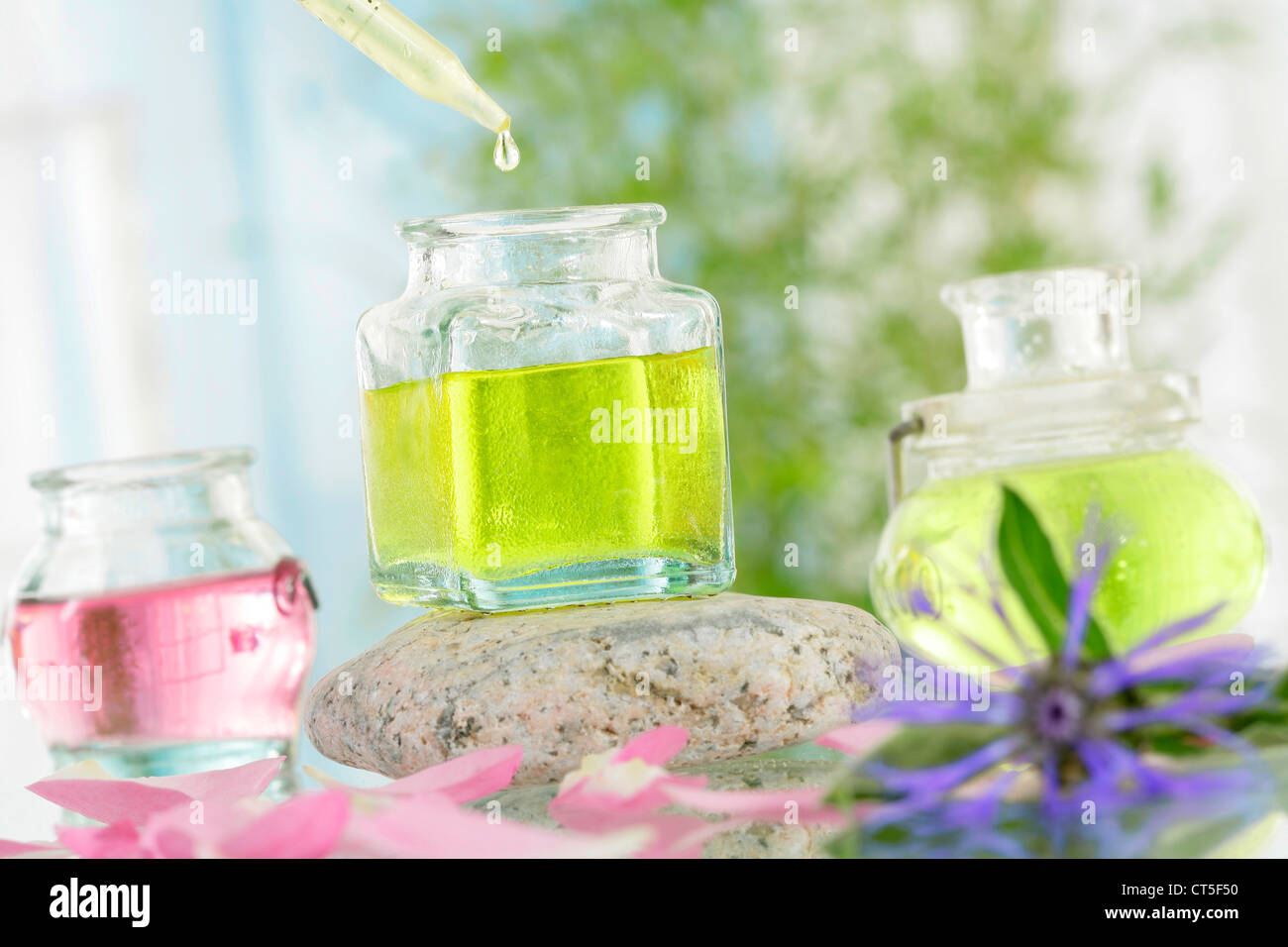 OLIO ESSENZIALE Foto Stock