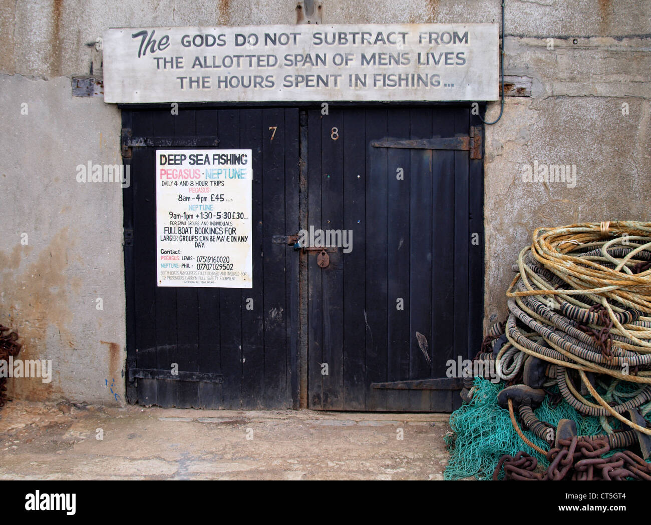 Vecchio Pescatore del negozio, Lyme Regis, Dorset, Regno Unito Foto Stock