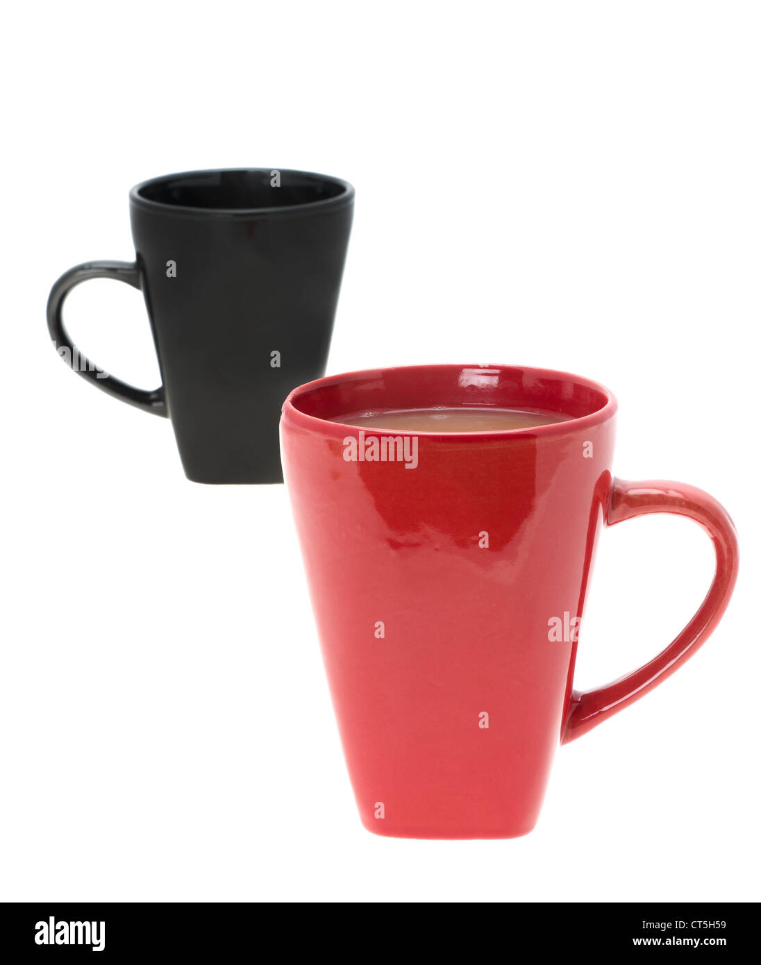 Rosso e nero tazze da caffè - profondità di campo - studio shot con uno sfondo bianco Foto Stock