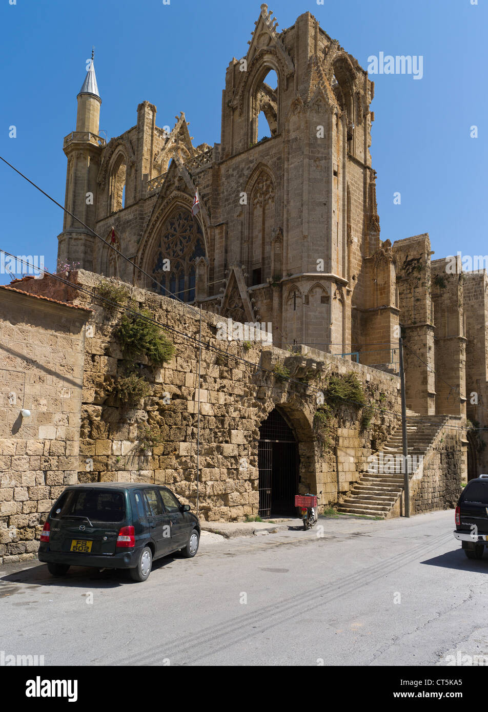 Dh Città Vecchia FAMAGUSTA CIPRO DEL NORD Lala Mustafa Pasha moschea ex St Nicolas Cattedrale magusa gazimagusa Foto Stock