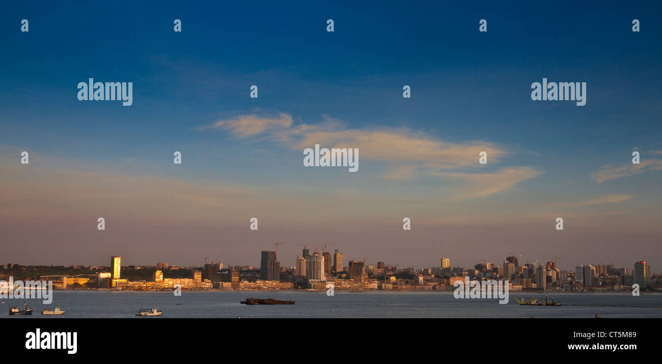 Panoramica di Luanda, in Angola Foto Stock