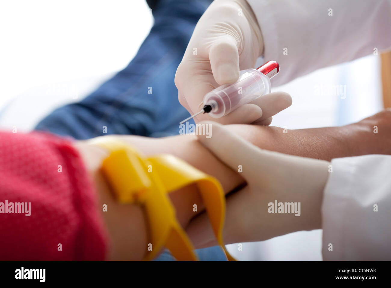 Campione di sangue IN UNA DONNA Foto Stock