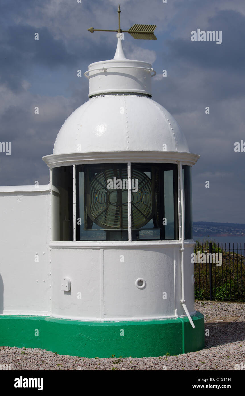 Berry Head Lighthouse alla fine del promontorio costiero di Berry Head, Torbay, vicino a Brixham, Devon, Inghilterra. o la southe Foto Stock