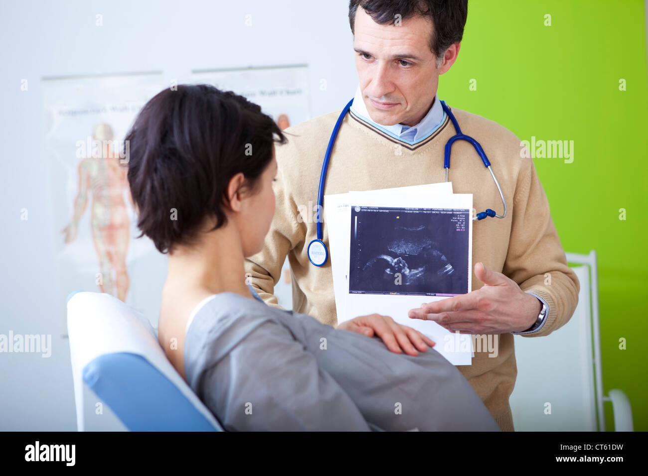 Donna incinta in consultazione Foto Stock