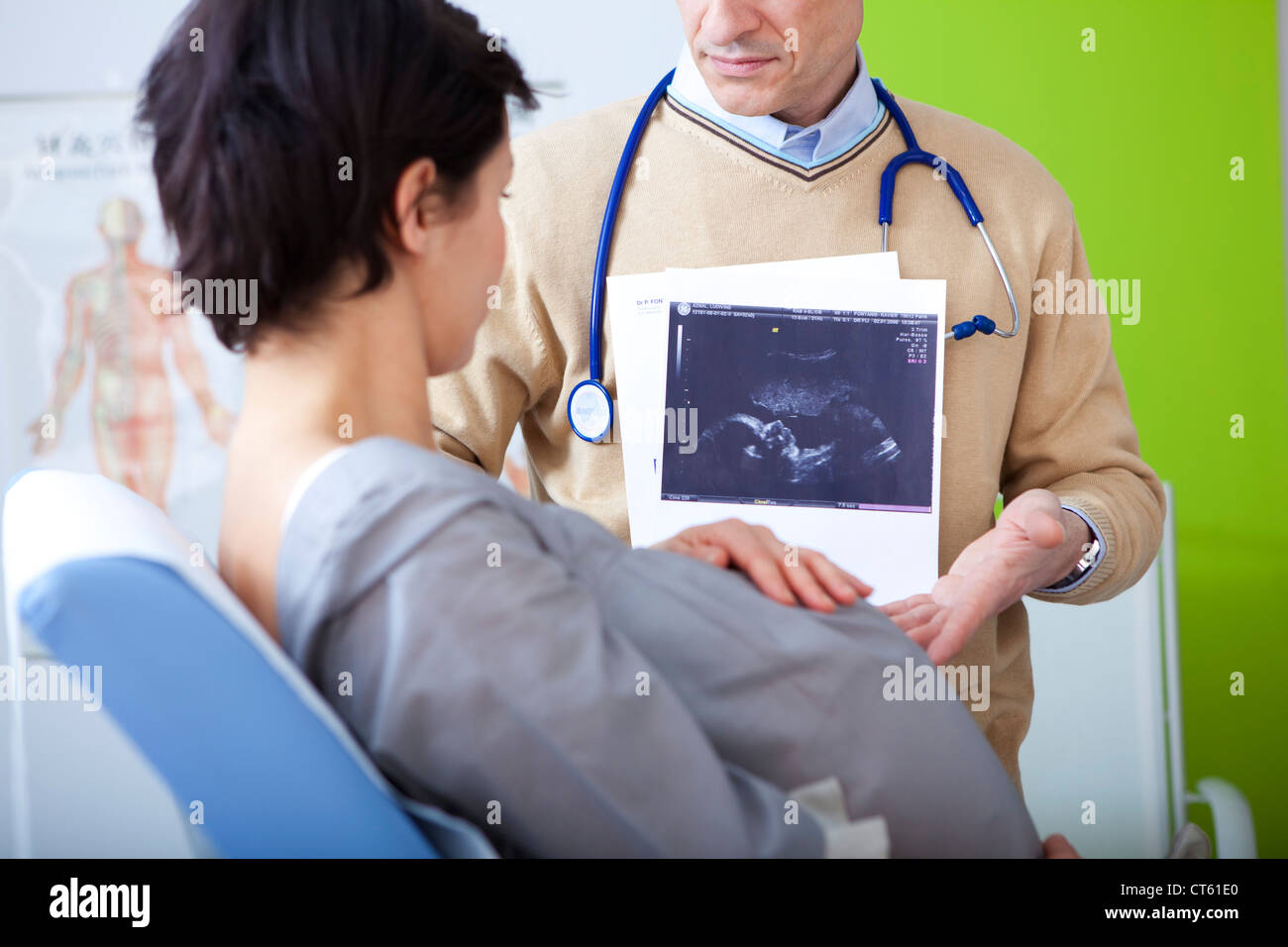 Donna incinta in consultazione Foto Stock