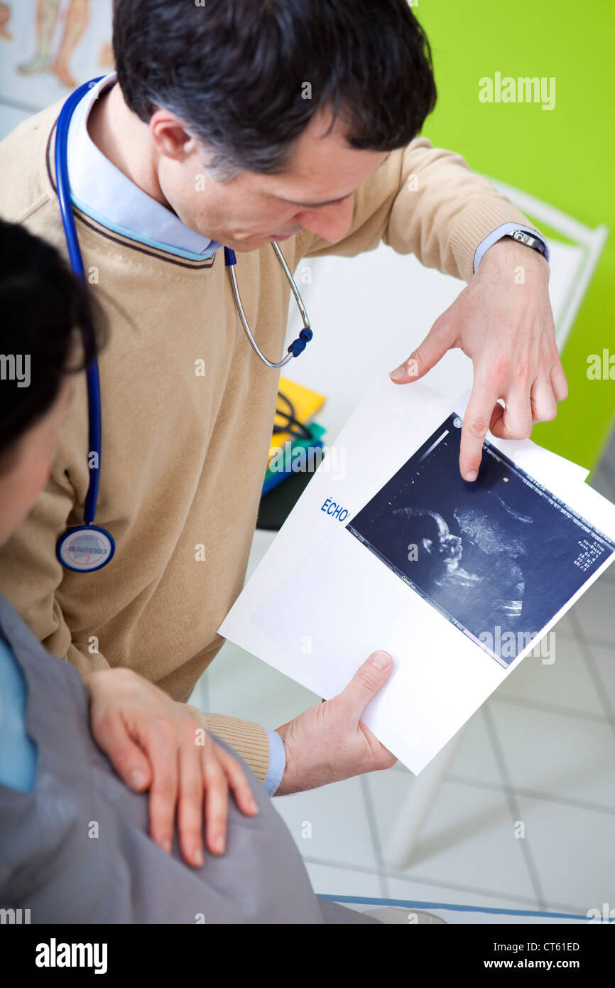 Donna incinta in consultazione Foto Stock