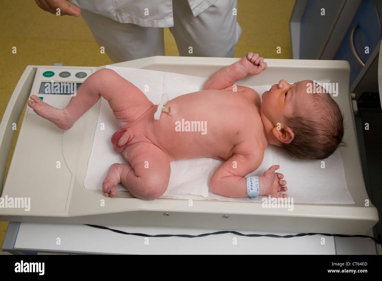 Baby weight immagini e fotografie stock ad alta risoluzione - Alamy