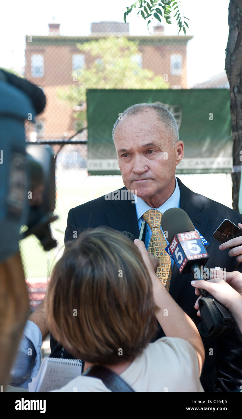 New York City il commissario di polizia Raymond W. Kelly parla alla stampa Foto Stock