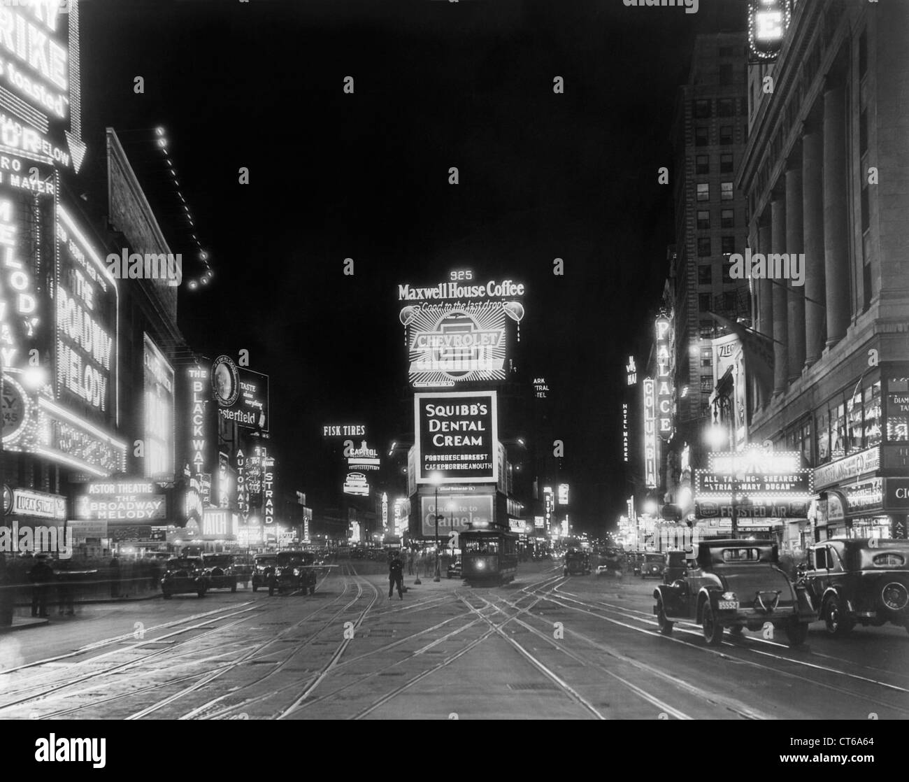 Times Square di notte, circa 1945, New York City Foto Stock