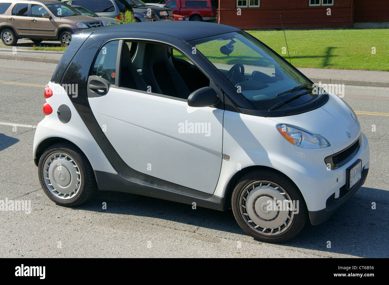 Auto Smart fortwo parcheggiato su una strada in Vancouver, British Columbia, Canada Foto Stock