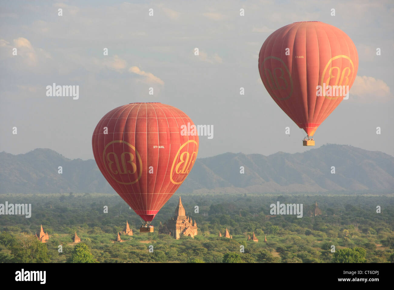 Mongolfiere a Bagan, Bagan zona archeologica, regione di Mandalay, Myanmar, sud-est asiatico Foto Stock