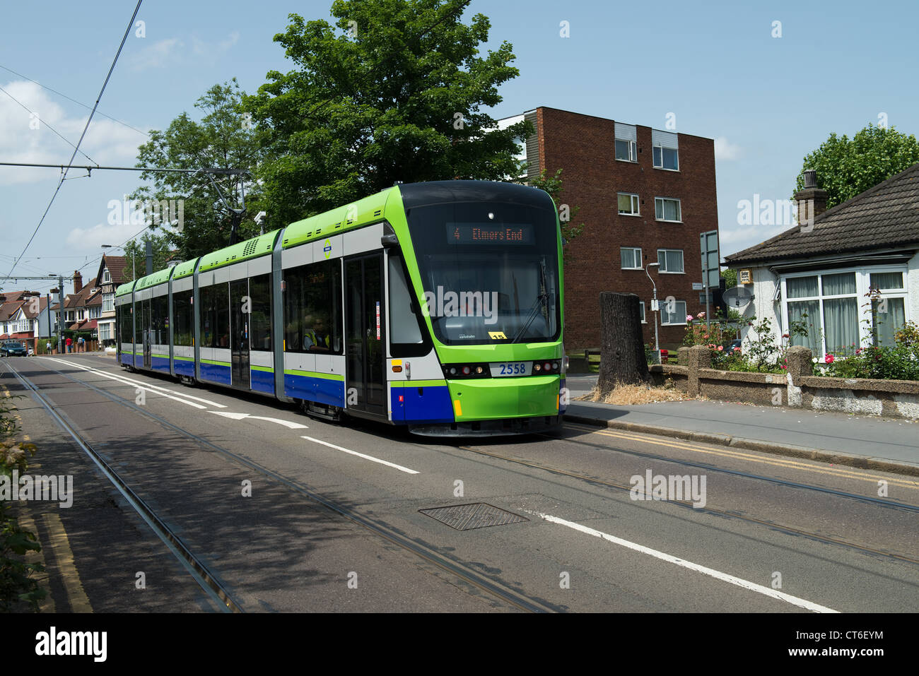 Croydon Tramlink Variobahn tram No.2558 al Libano Road -1 Foto Stock