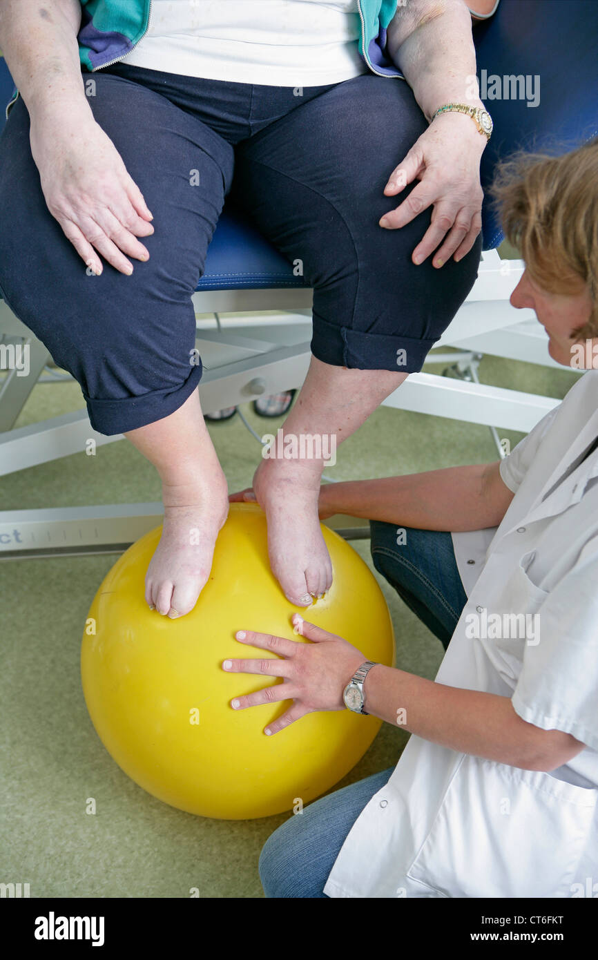 Donna in riabilitazione Foto Stock
