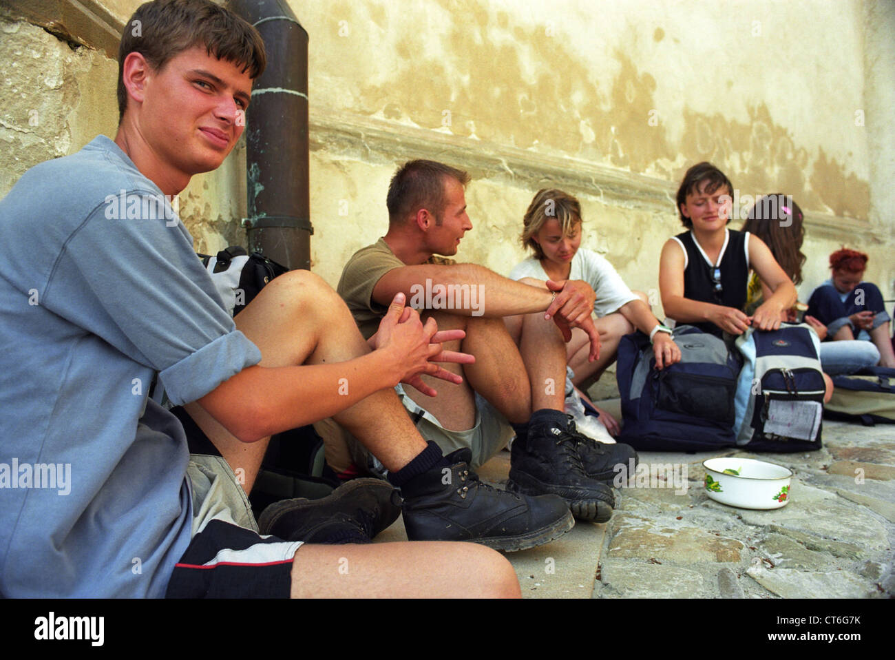 I giovani si impegnano in una escursione, Slovacchia Foto Stock