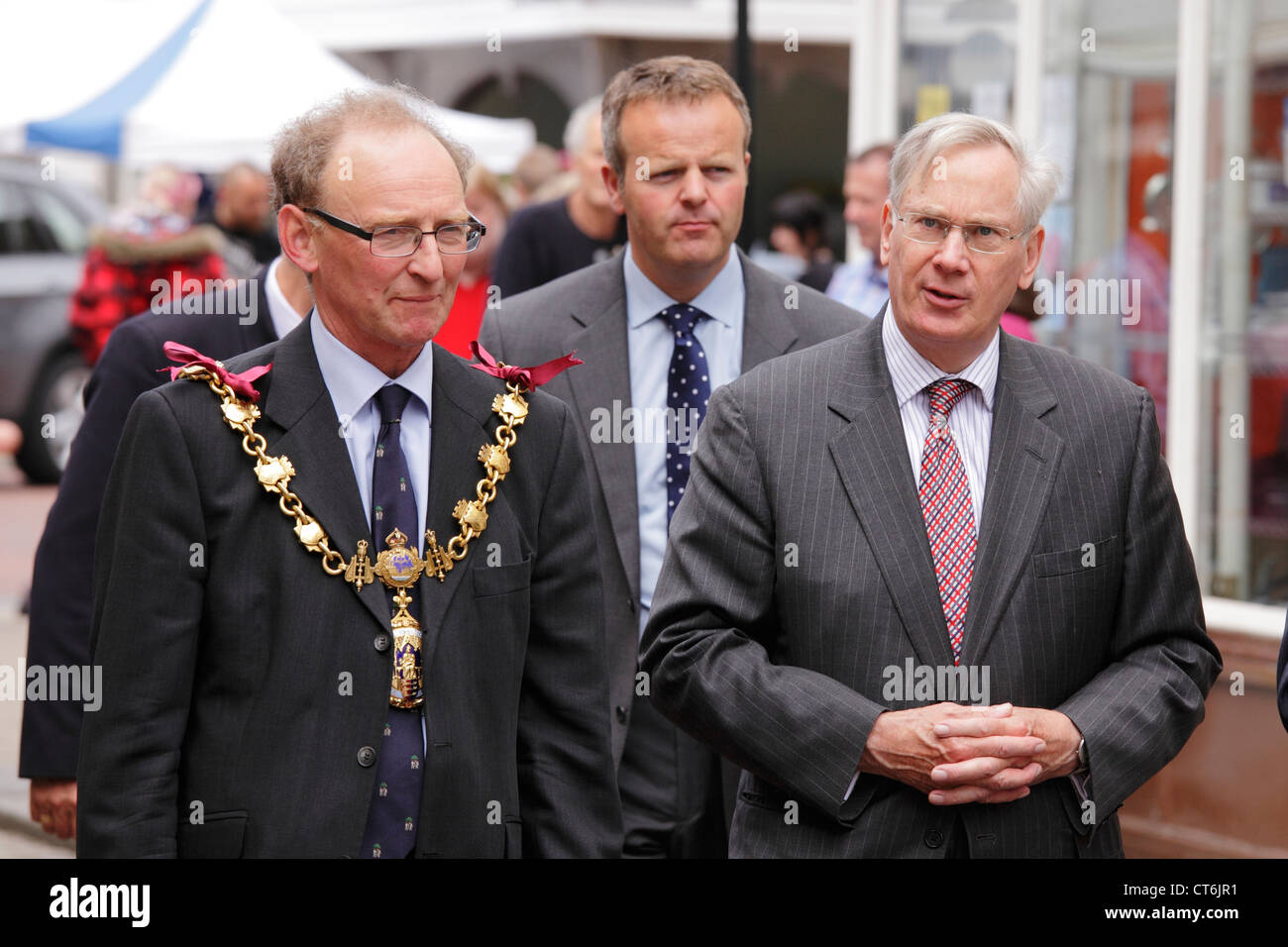 Il duca di Gloucester (a destra) e il sindaco di Faversham Cllr David Simmons Foto Stock