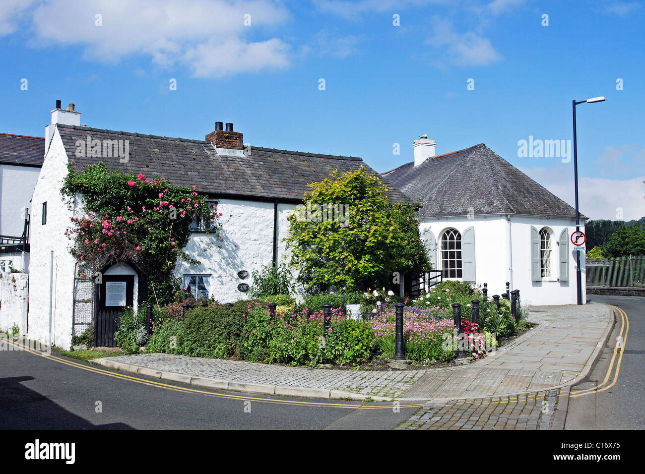 La pittoresca città di Beaumaris sull'Isola di Anglesey, Galles del Nord. Foto Stock