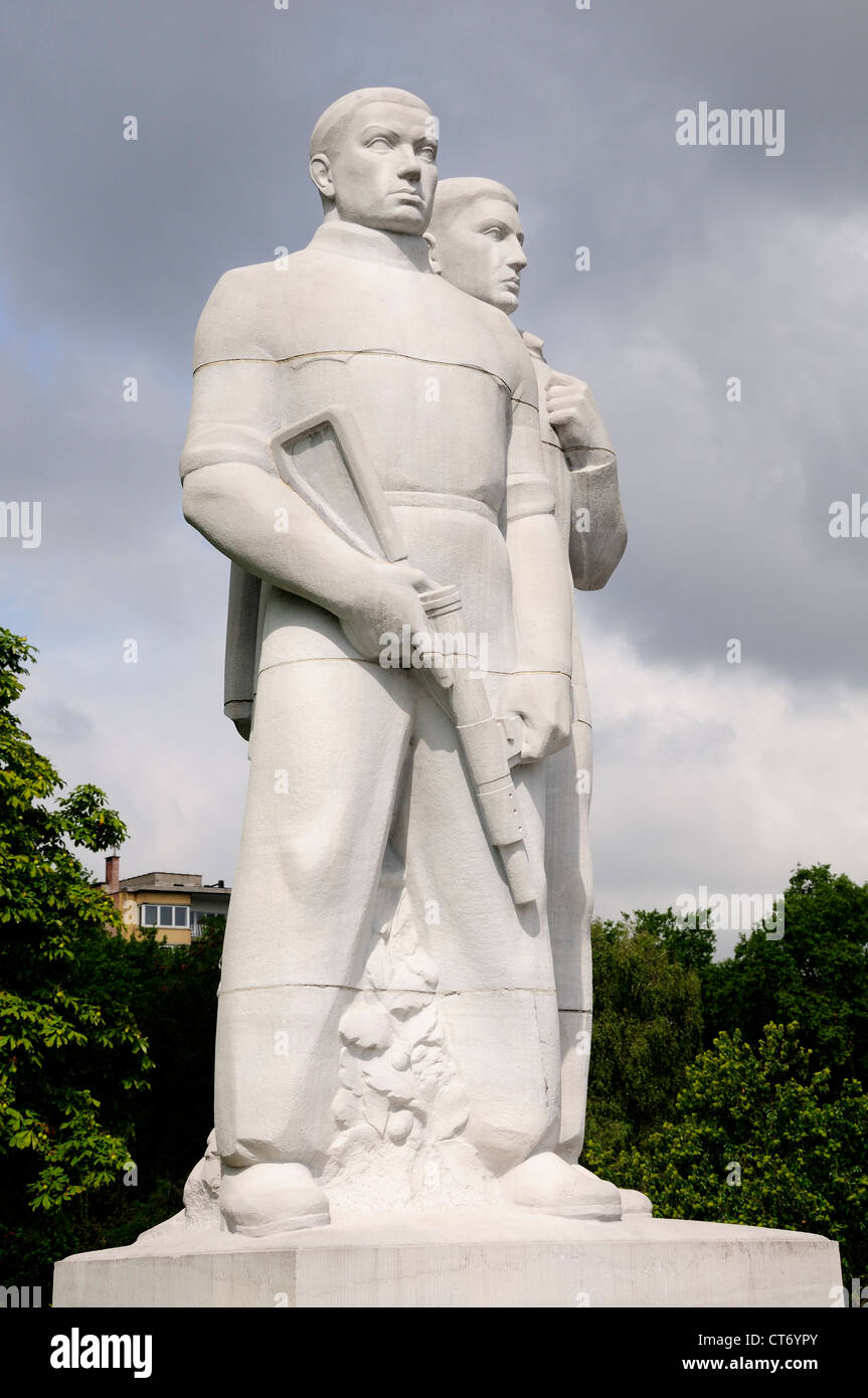 Liegi, Belgio. Monumento Nazionale a la resistenza in Parc d'Avroy. Le figure che rappresentano la resistenza armata Foto Stock