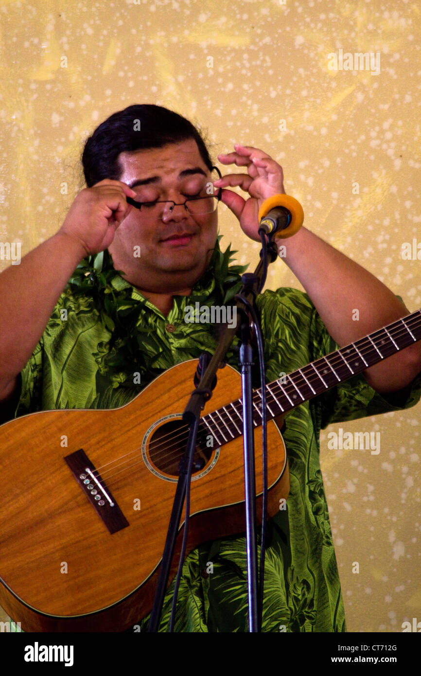 Troupe Tuahine musicista da università delle Hawaii, esegue al 2012 Smithsonian Folklife Festival. Foto Stock