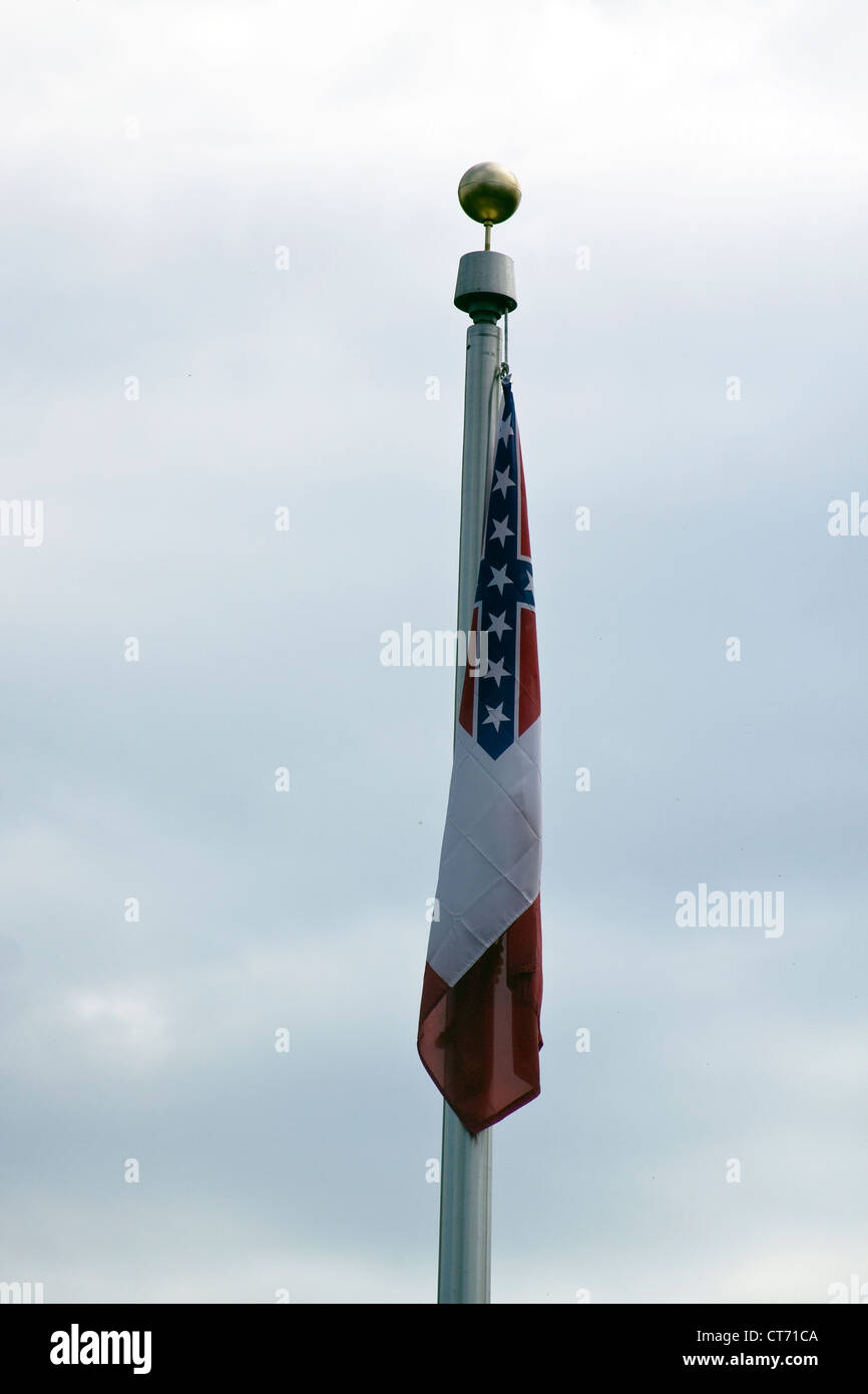 Un moderno confederati a bandiera storica del cimitero di Hollywood in Richmond Virginia. Foto Stock