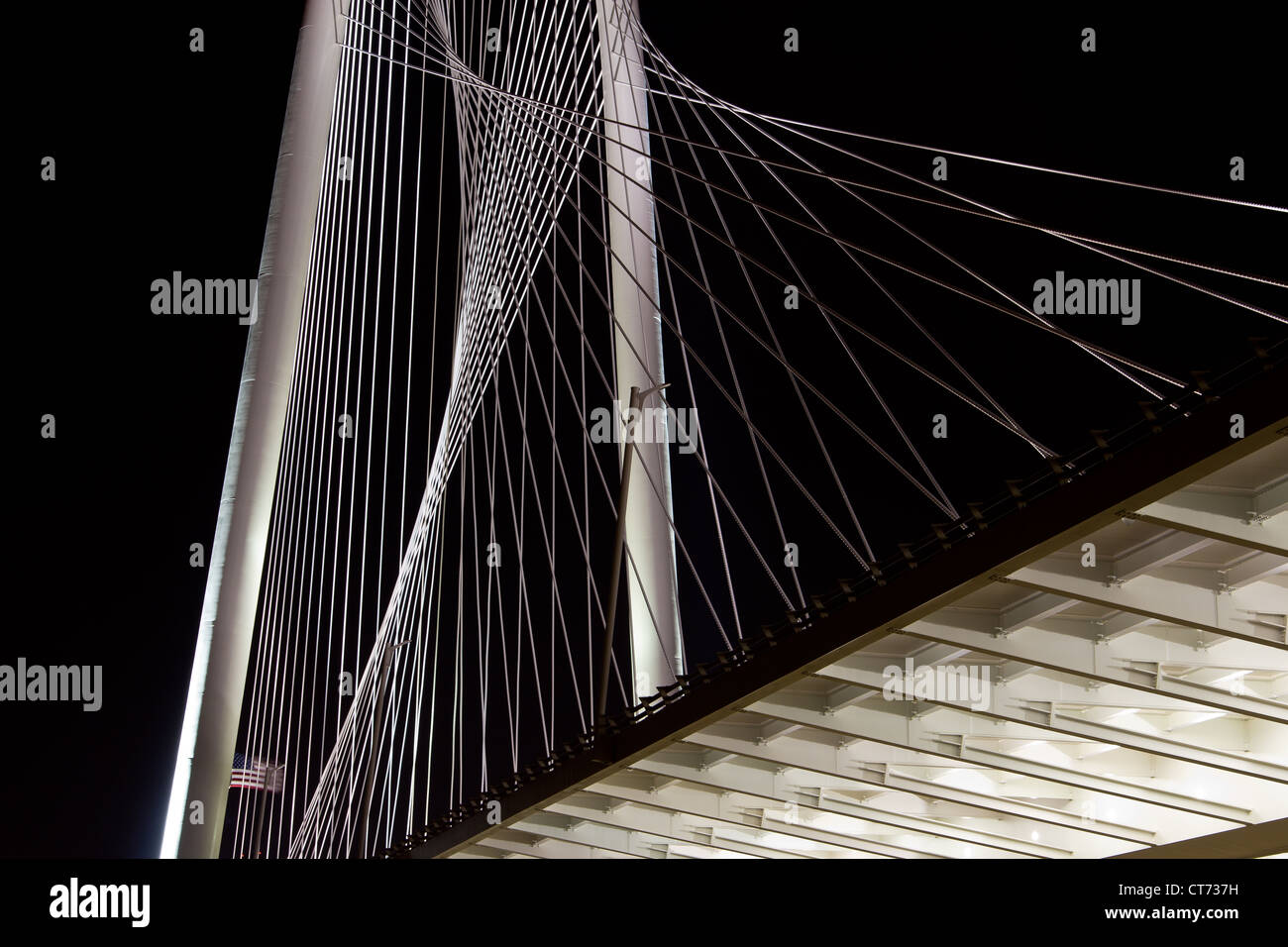 La nuova costruzione (2012) Margaret Hunt Hill bridge, progettato da Santiago Calatrava, a Dallas, in Texas. Foto Stock