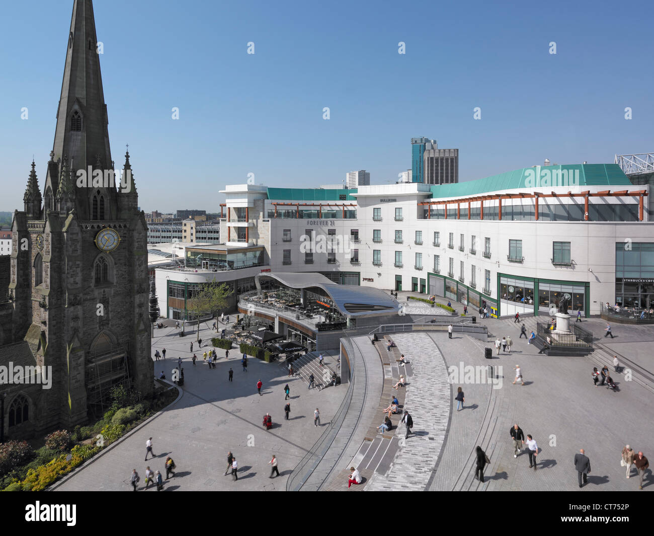 Spiceal Street, Bullring, Birmingham, Regno Unito. Architetto: Chapman Taylor, 2011. Spiceal Street Plaza, con Bullring e S Foto Stock