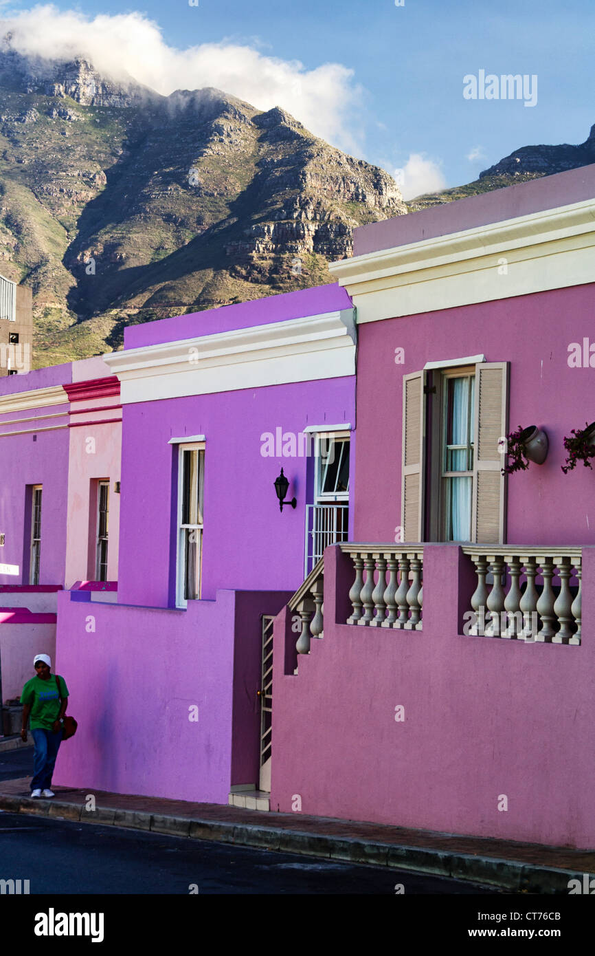 Bo-kaap case a schiera. Pittoresche case dai colori vivaci alla base di Signal Hill, Città del Capo, Provincia Occidentale, Sud Africa. Ex quartiere Malese Foto Stock